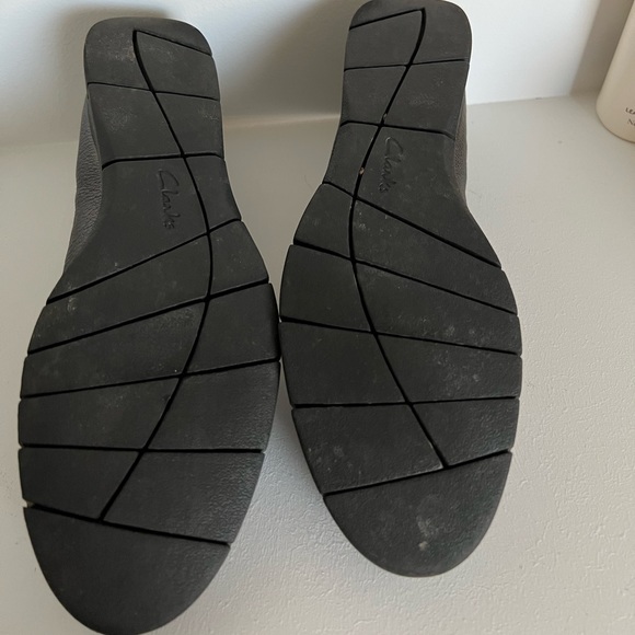 Clarks Daelyn Towne Black/ Silver Platform Flats - Picture 4 of 5